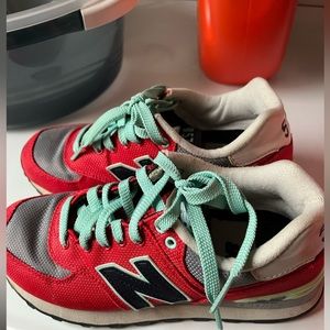 NewBalance 574 shoes for women. 5.5 size with great condition.